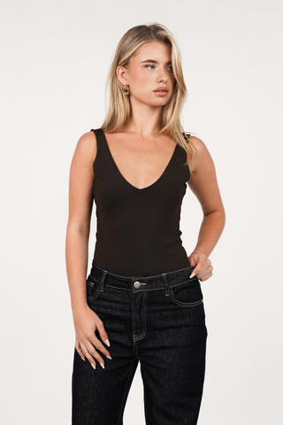 Basic stretch body with low neckline brown - Juliette
