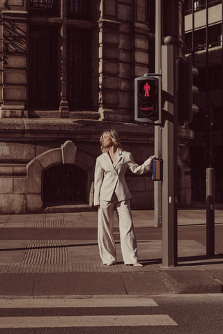 Pinstriped asymmetrical blazer beige - Indigo