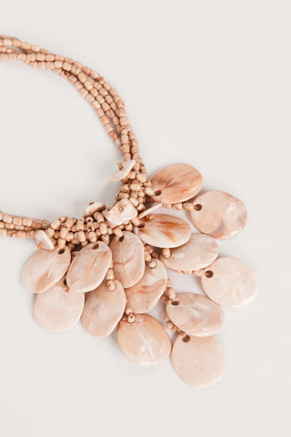 Statement ketting met bedels beige - Darby