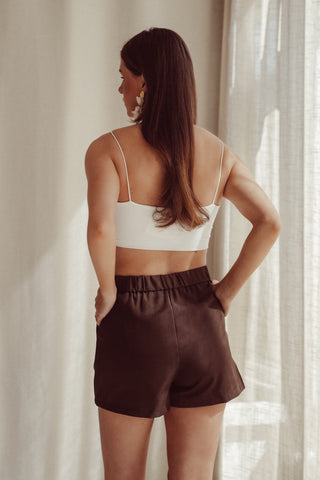 High-waisted pleated brown shorts - Mila