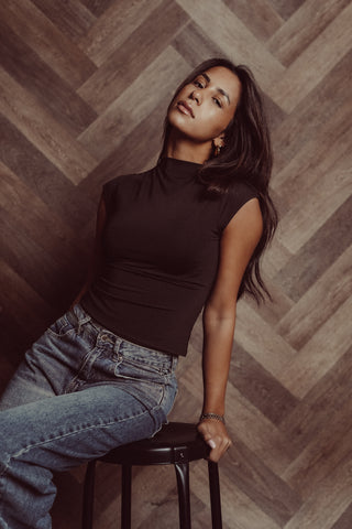 Basic Top mit kurzen Ärmeln Braun – Indy