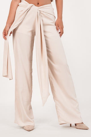 Low-waisted trousers with a beige button - Chrissy