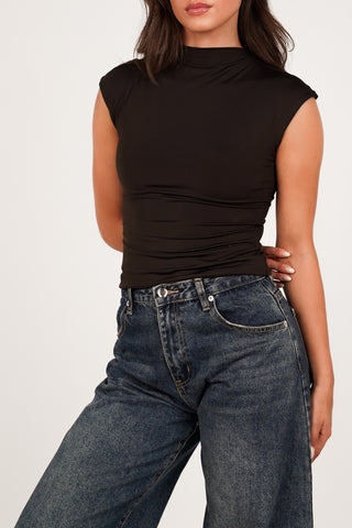Basic Top mit kurzen Ärmeln Braun – Indy