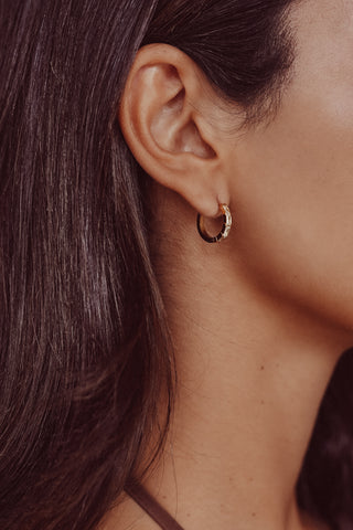 Small gold hoop earrings with stones - Isola