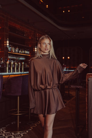 Halter jurk wijd satijn bruin - Caty