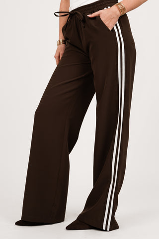 Jogginghose mit braunen Nadelstreifen - Emily