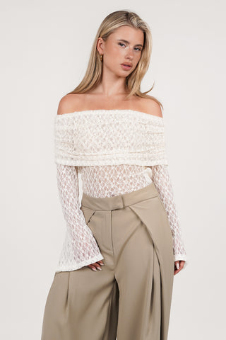 Off-the-shoulder lace top in cream - Aimee