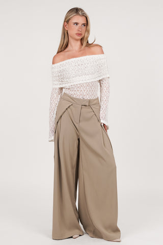 Off-the-shoulder lace top in cream - Aimee