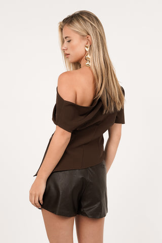 Asymmetrisches, braunes One-Shoulder-Top – Tessa