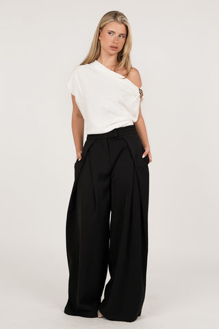 One-shoulder top cream with gold detail - Zara