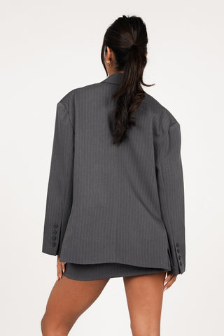 Oversized Blazer mit Kreidestreifen Grau – Vive