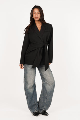 Oversized Blazer mit Schleifendetail in Schwarz - Skylar
