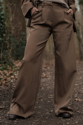 Pants tall with pinstripes brown - Livera