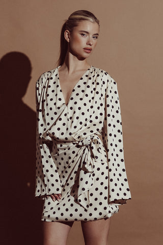Satin wrap dress with dots beige