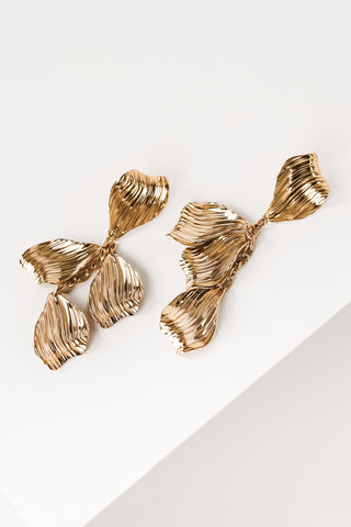 Statement leaf earrings gold - Fenna
