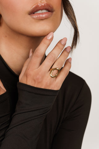 Statement ring oval gold - Lowan