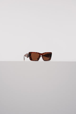 Braune Sonnenbrille mit rechteckigem Rahmen