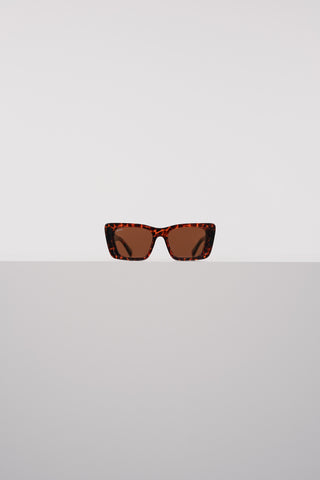Braune Sonnenbrille mit rechteckigem Rahmen